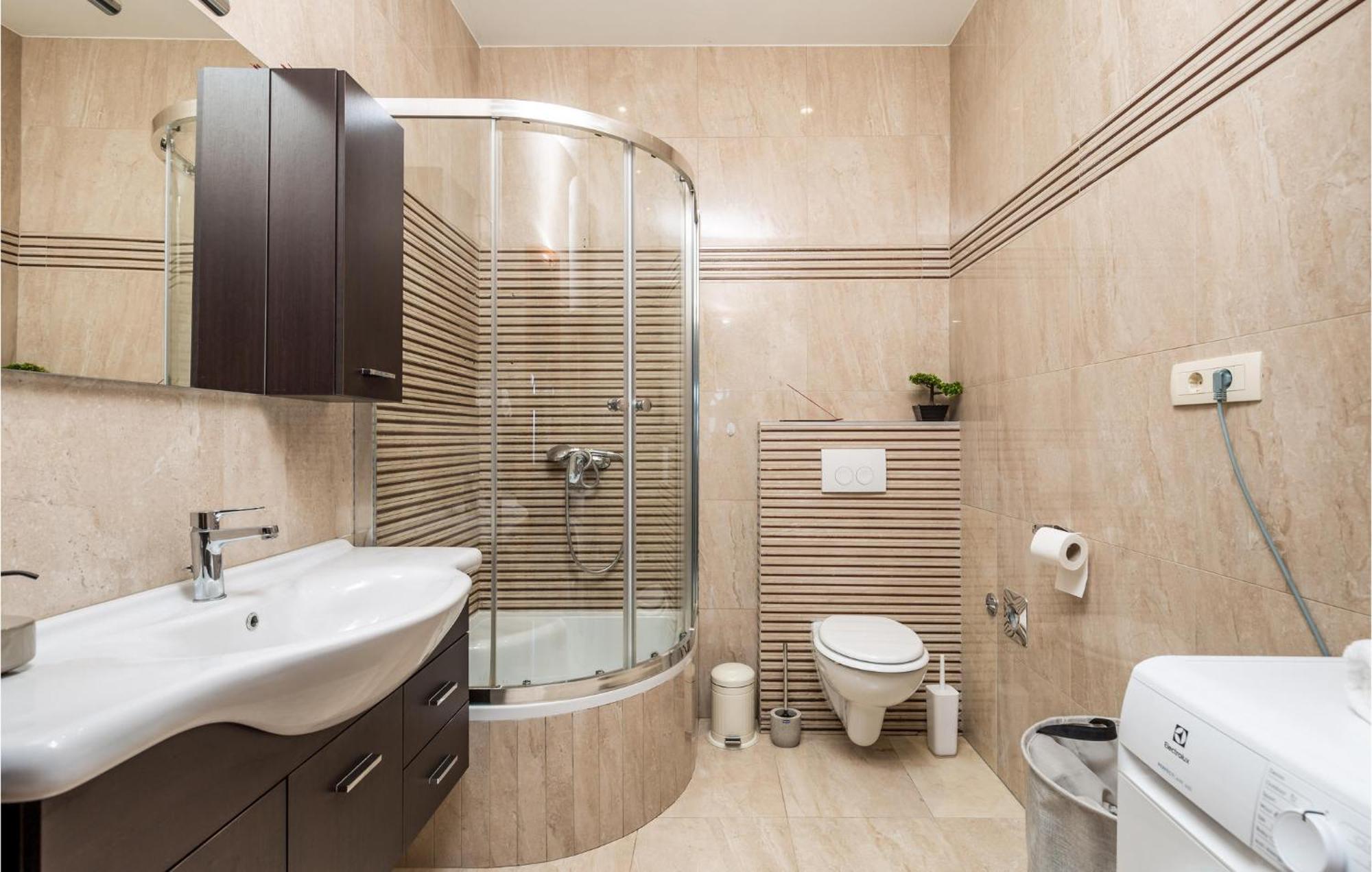 2 Bedroom Amazing Apartment In Rijeka Exterior foto