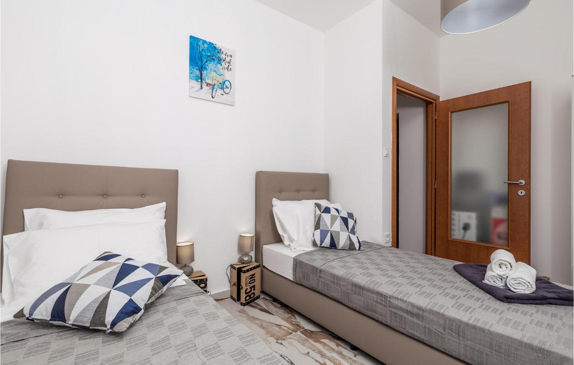 2 Bedroom Amazing Apartment In Rijeka Exterior foto