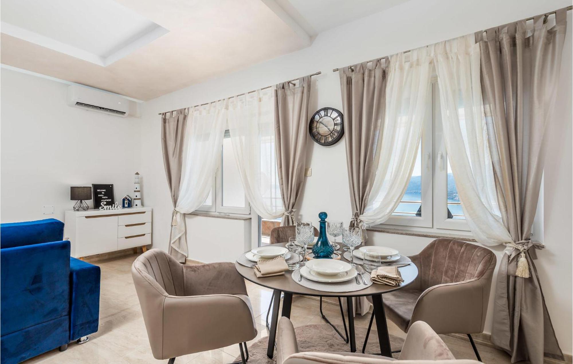 2 Bedroom Amazing Apartment In Rijeka Exterior foto