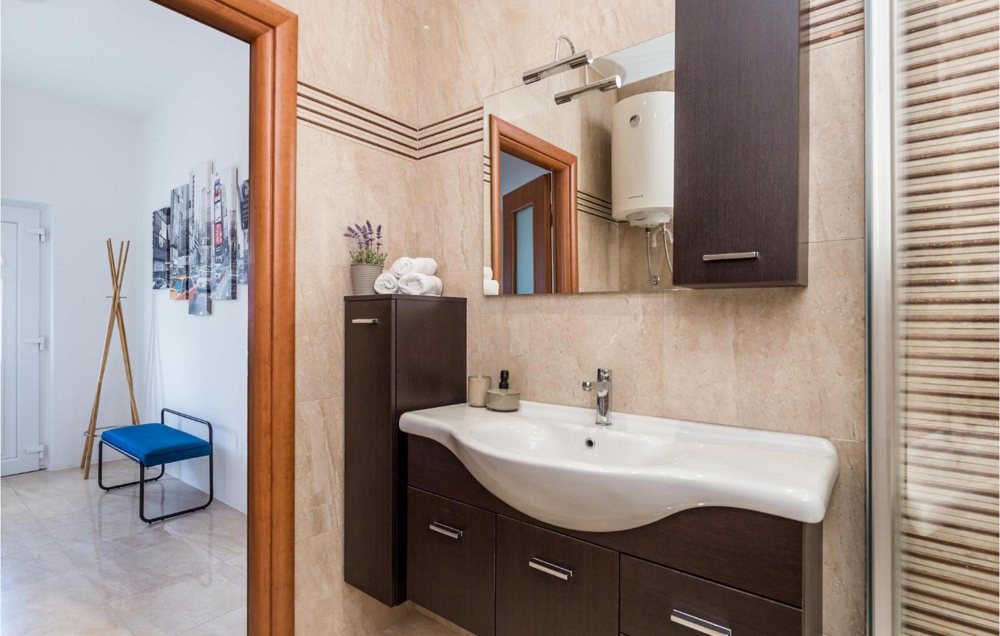 2 Bedroom Amazing Apartment In Rijeka Exterior foto
