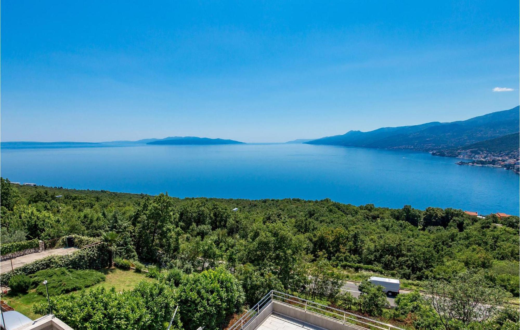 2 Bedroom Amazing Apartment In Rijeka Exterior foto